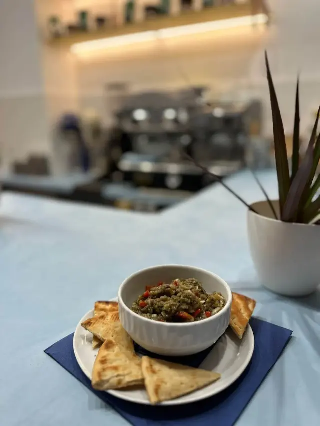 Dip with pita bread